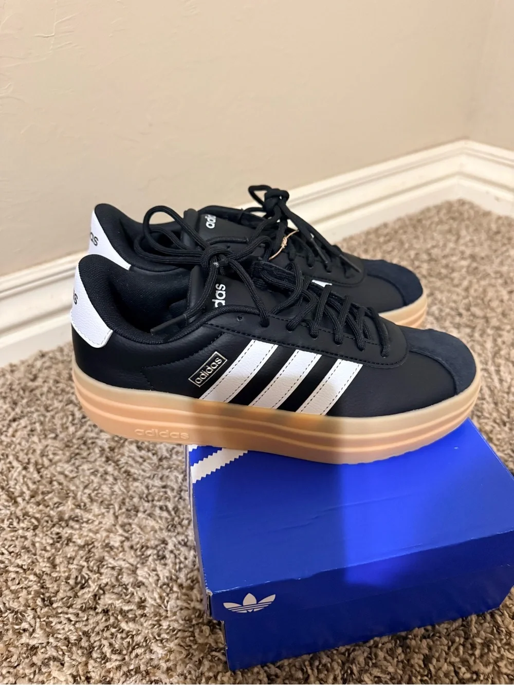 adidas sleek black